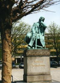 schumann_denkmal.jpg