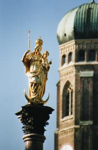 goldfigur_marienplatz.jpg