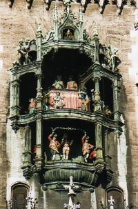 rathaus_glockenspiel.jpg